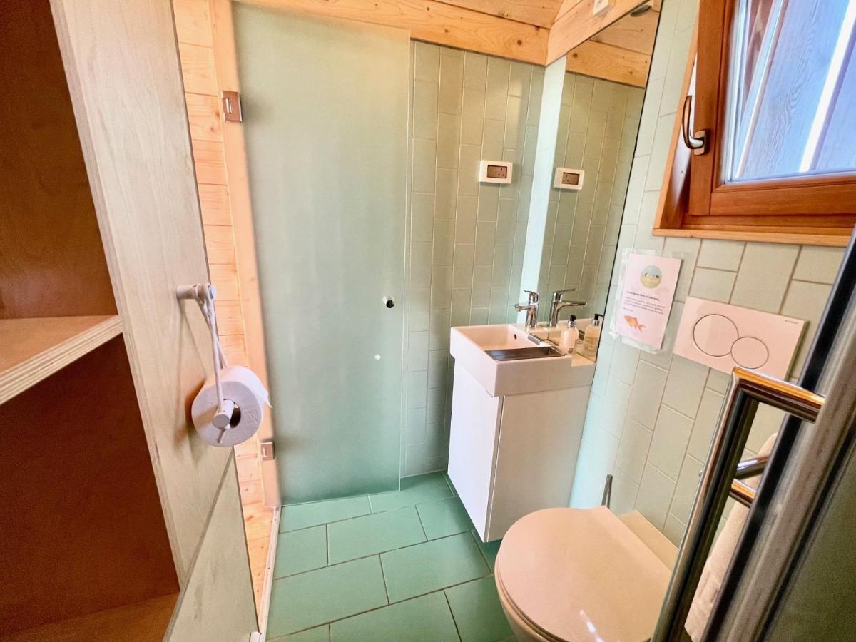 Lushna 8 Petite At Lee Wick Farm Cottages And Glamping Клактон-он-Сі Екстер'єр фото