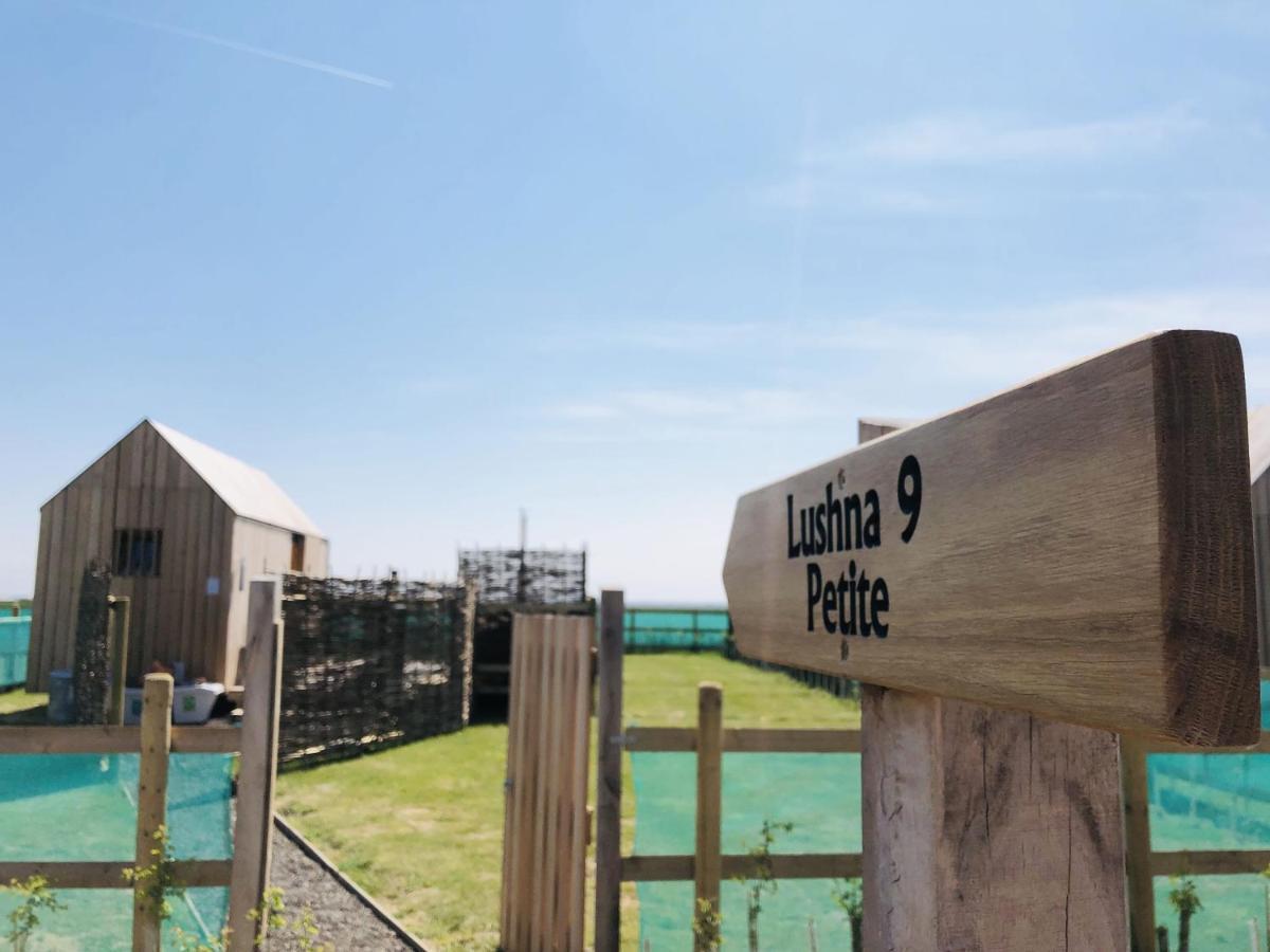 Lushna 8 Petite At Lee Wick Farm Cottages And Glamping Клактон-он-Сі Екстер'єр фото
